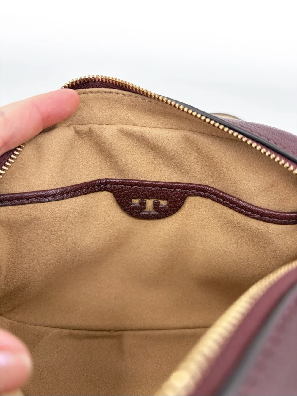 TORY BURCH McGraw Textured Leather Camera Bag in Wine Brown